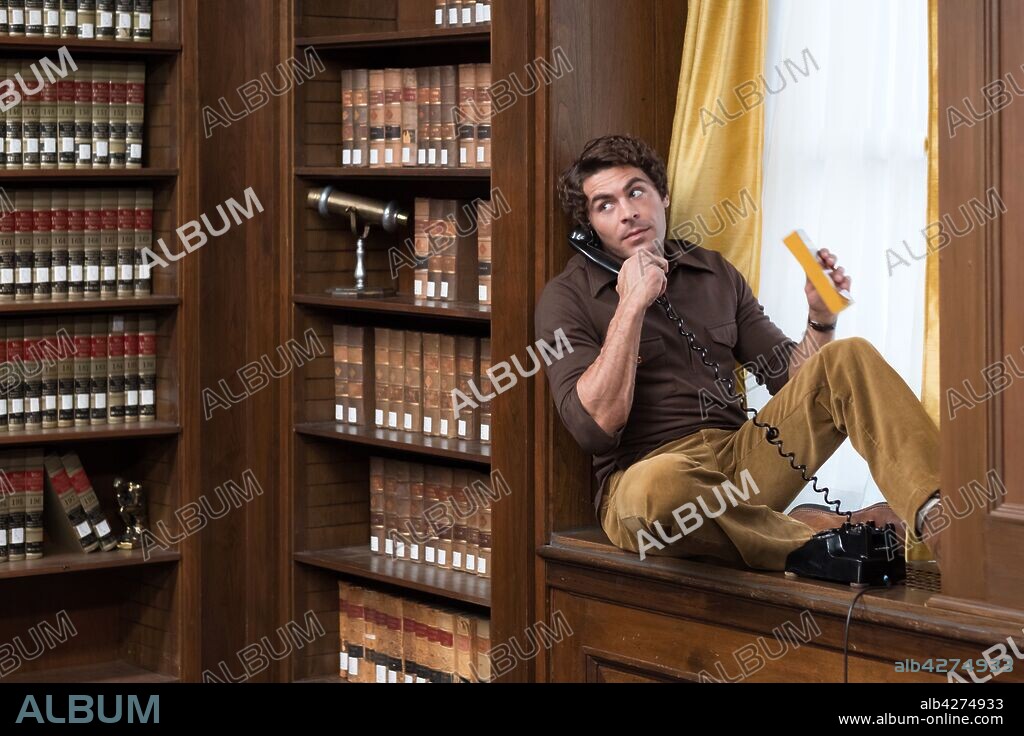 ZAC EFRON en EXTREMADAMENTE CRUEL, MALVADO Y PERVERSO, 2019 (EXTREMELY WICKED, SHOCKINGLY EVIL AND VILE), dirigida por JOE BERLINGER. Copyright VOLTAGE PICTURES.