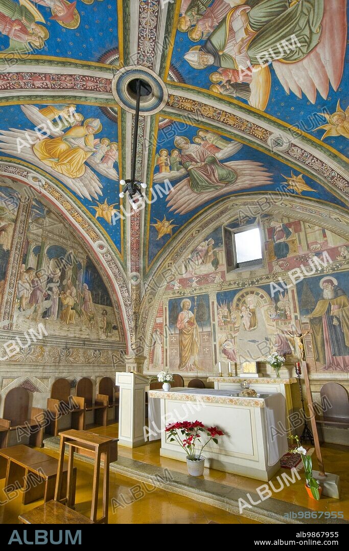 Assisi (Italy, Umbria - province of Perugia), Oratory of the Pilgrims. Matteo da Gualdo, Pierantonio da Foligno and Andrea d'Assisi (Peruginesque school). Cycle of frescoes dedicated to the pilgrim saints Anthony the Abbot (left wall), James of Compostela (right wall), Madonna with Child and the two saints (back wall). Frescoes, 15th century.