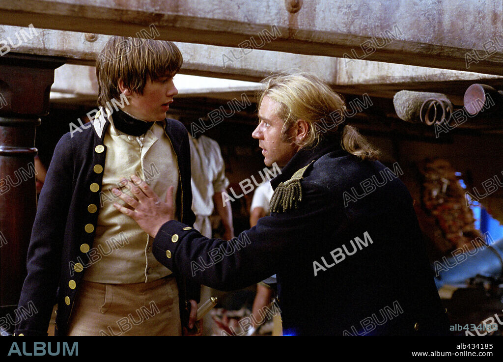 MAX BENITZ and RUSSELL CROWE in MASTER AND COMMANDER: THE FAR SIDE OF THE WORLD, 2003, directed by PETER WEIR. Copyright 20TH CENTURY FOX/MIRAMAX/UNIVERSAL/SAMUEL GOLDWYN FILMS / VAUGHAN, STEPHEN.