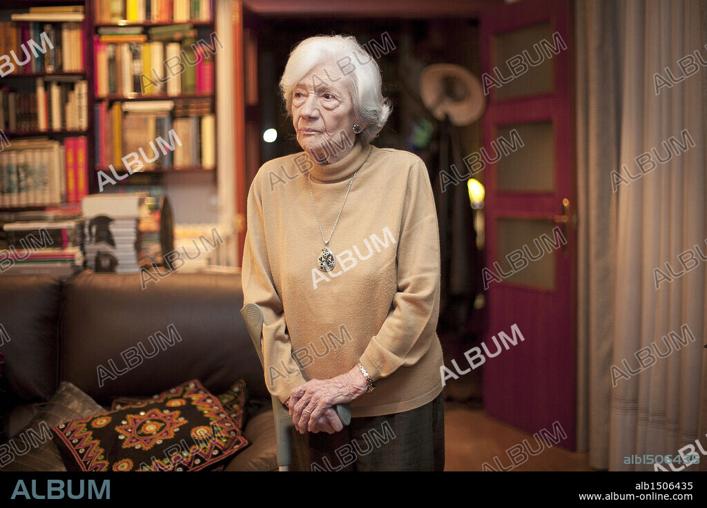 12/11/10 Ana Maria Matute, escritora, en su casa . Barcelona.