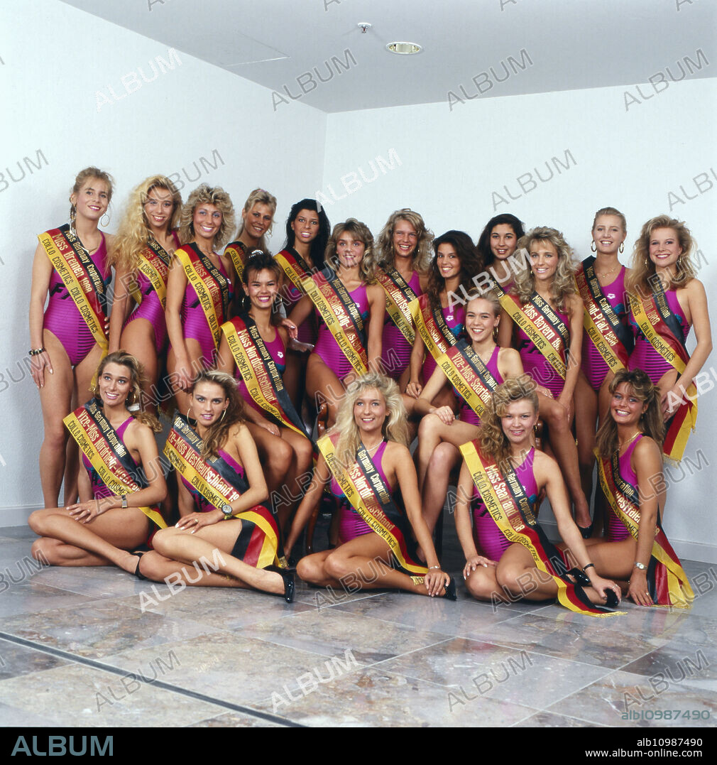 The Misses of Germany 1988/1989 together with the winner the Model and Miss Germany 1988/1989 Nicole Reinhardt, Germany Cologne 1989.