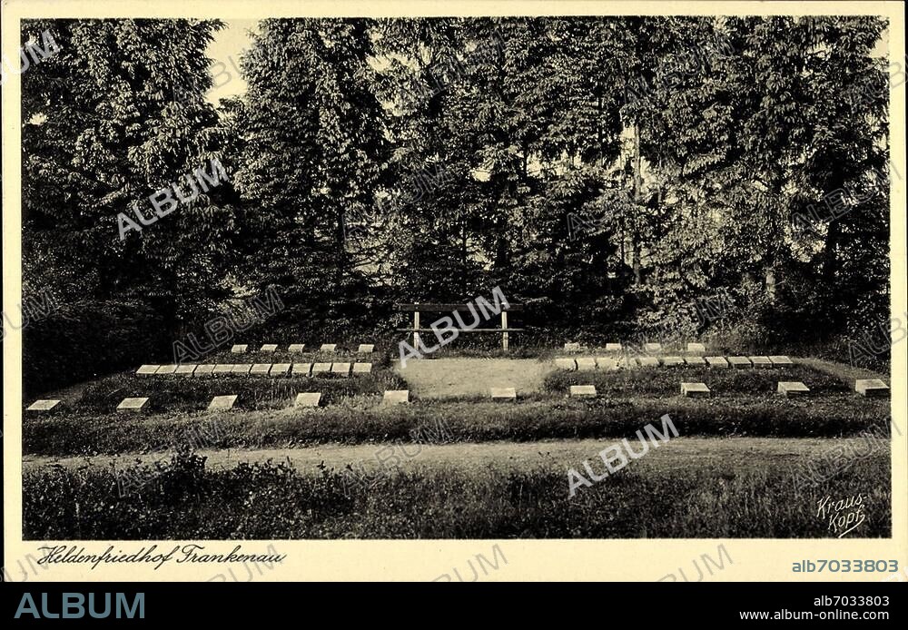 Frankenau Ostpreußen, Partie am Heldenfriedhof, Soldatengräber.