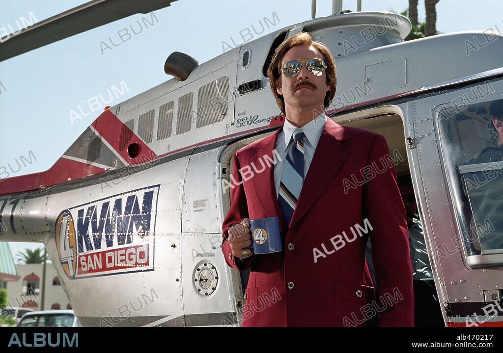 WILL FERRELL en REPORTERO, EL: LA LEYENDA DE RON BURGUNDY, 2004 (ANCHORMAN: THE LEGEND OF RON BURGUNDY), dirigida por ADAM MCKAY. Copyright DREAMWORKS SKG / MASI, FRANK.