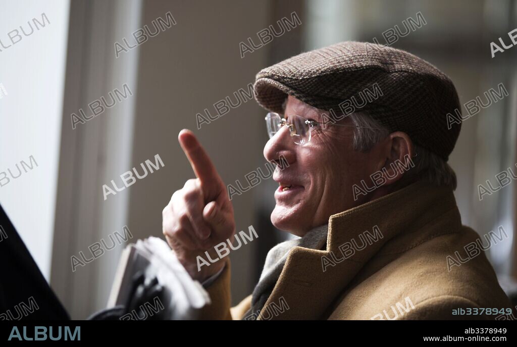 RICHARD GERE en NORMAN: EL HOMBRE QUE LO CONSEGUIA TODO, 2016 (NORMAN: THE MODERATE RISE AND TRAGIC FALL OF A NEW YORK FIXER), dirigida por JOSEPH CEDAR. Copyright BLACKBIRD/COLD IRON PICTURES/OPPENHEIMER STRATEGIES/TADMOR.