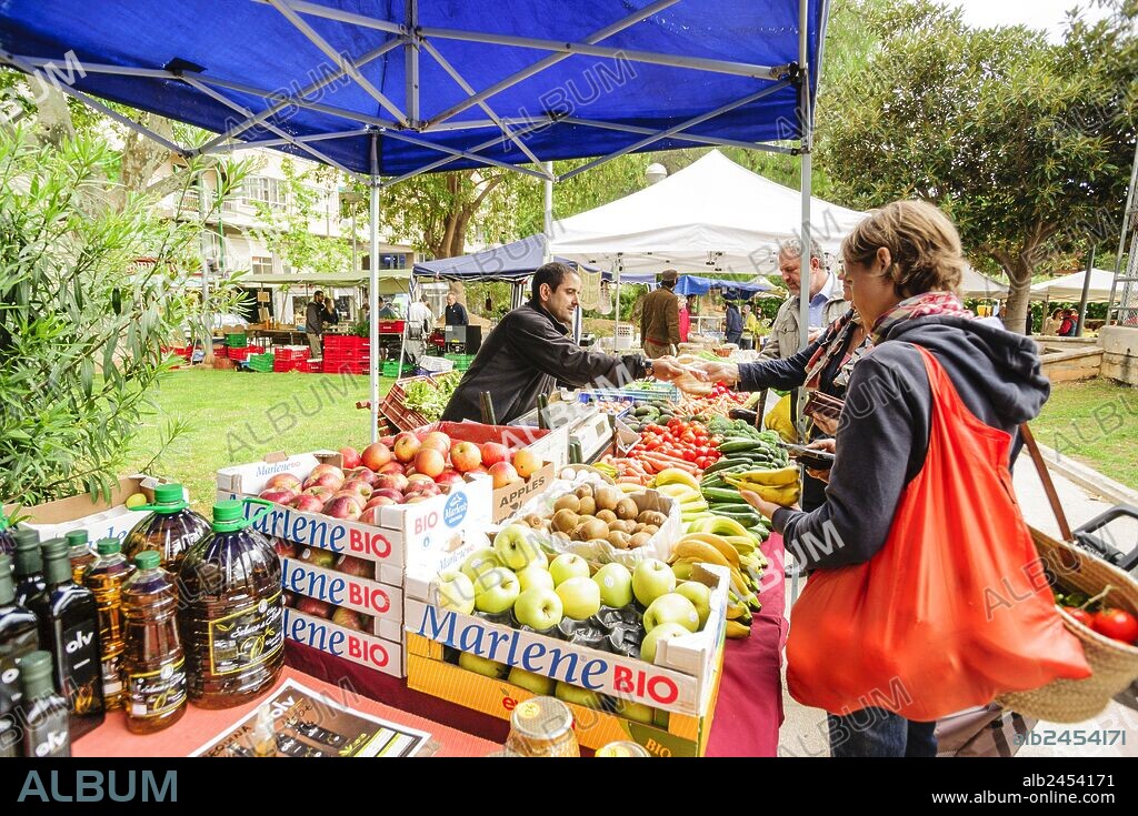 mercado ecologico al aire libre, Plaza Des Patins - plaza Bisbe Berenguer de Palou- . Palma. Mallorca.Islas Baleares. Spain.