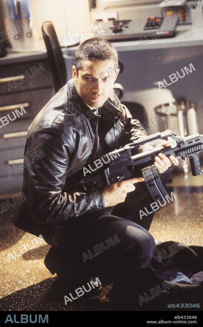 GERARD BUTLER in LARA CROFT TOMB RAIDER: THE CRADLE OF LIFE, 2003, directed by JAN DE BONT. Copyright PARAMOUNT PICTURES.