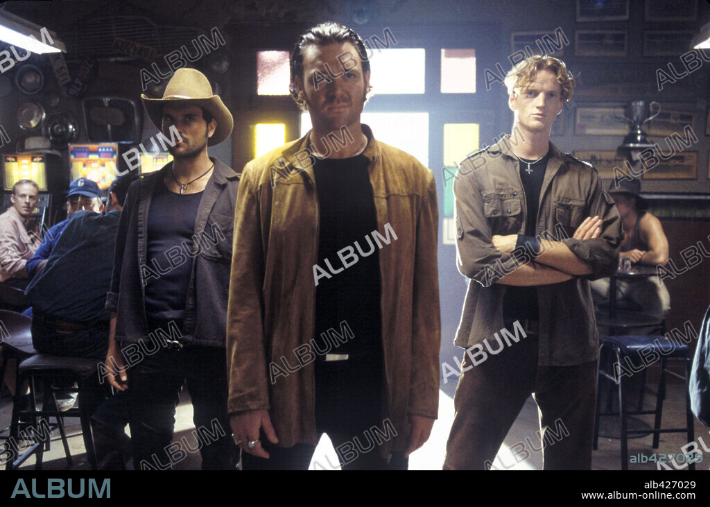 MARTON CSOKAS dans KANGAROO JACK, 2003, réalisé par DAVID MCNALLY. Copyright WARNER BROS. PICTURES.