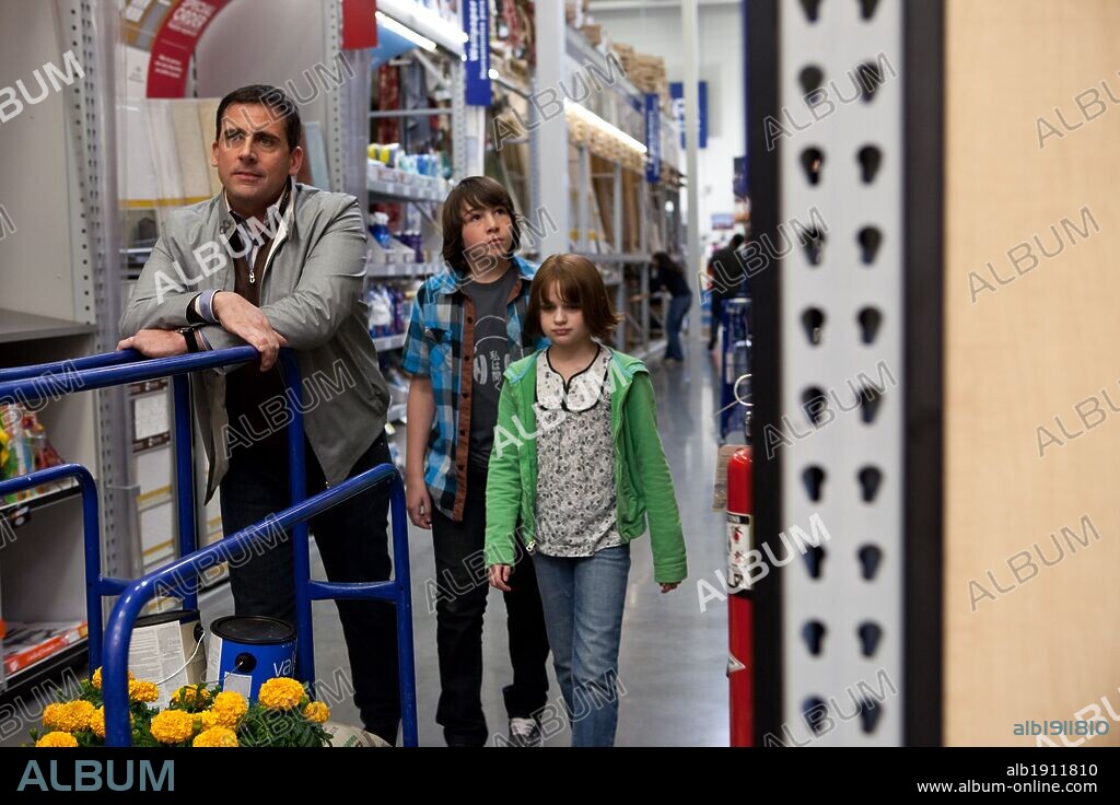 JOEY KING, JONAH BOBO and STEVE CARELL in CRAZY, STUPID, LOVE, 2011, directed by GLENN FICARRA and JOHN REQUA. Copyright CAROUSEL PRODUCTIONS.