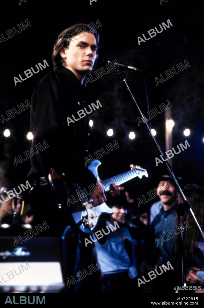 RIVER PHOENIX in THE THING CALLED LOVE - DIE ENTSCHEIDUNG FÜRS LEBEN, 1993 (THE THING CALLED LOVE), unter der Regie von PETER BOGDANOVICH. Copyright PARAMOUNT PICTURES / BATZDORFF, RON.