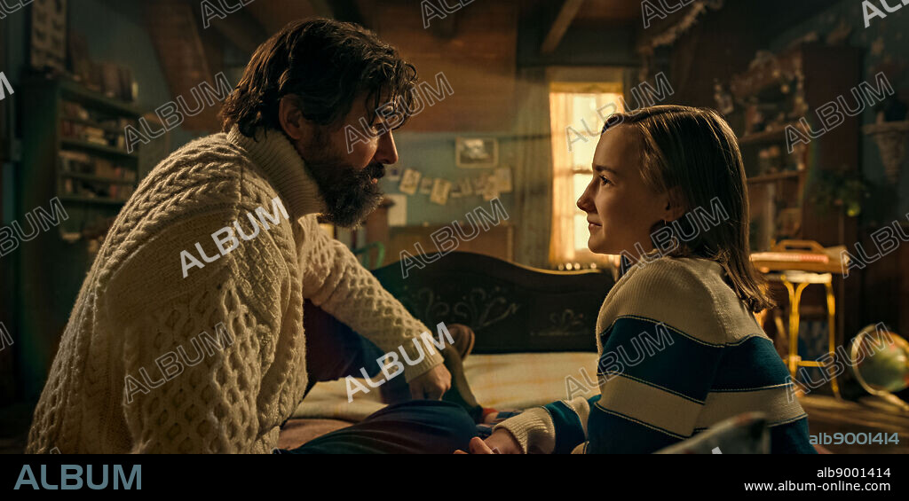 KYLE CHANDLER y MARLOW BARKLEY en EL PAIS DE LOS SUEÑOS, 2022 (SLUMBERLAND), dirigida por FRANCIS LAWRENCE. Copyright CHERNIN ENTERTAINMENT.