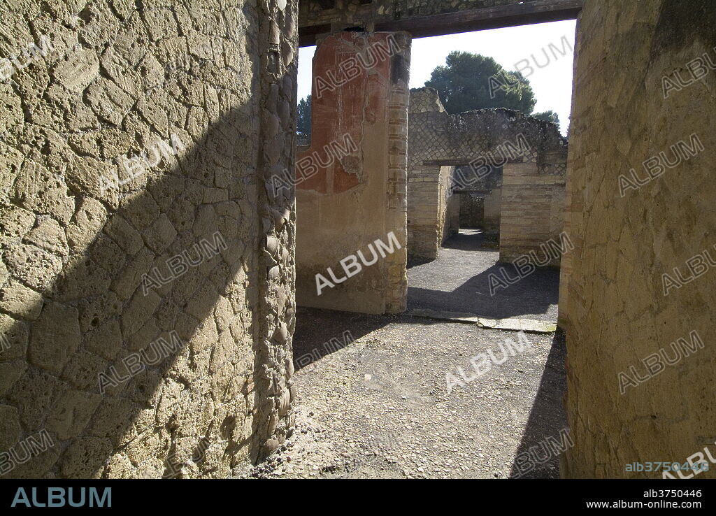 The ruins of Herculaneum, a large Roman town destroyed in 79AD by a volcanic eruption from Mount Vesuvius, UNESCO World Heritage Site, near Naples, Campania, Italy, Europe.