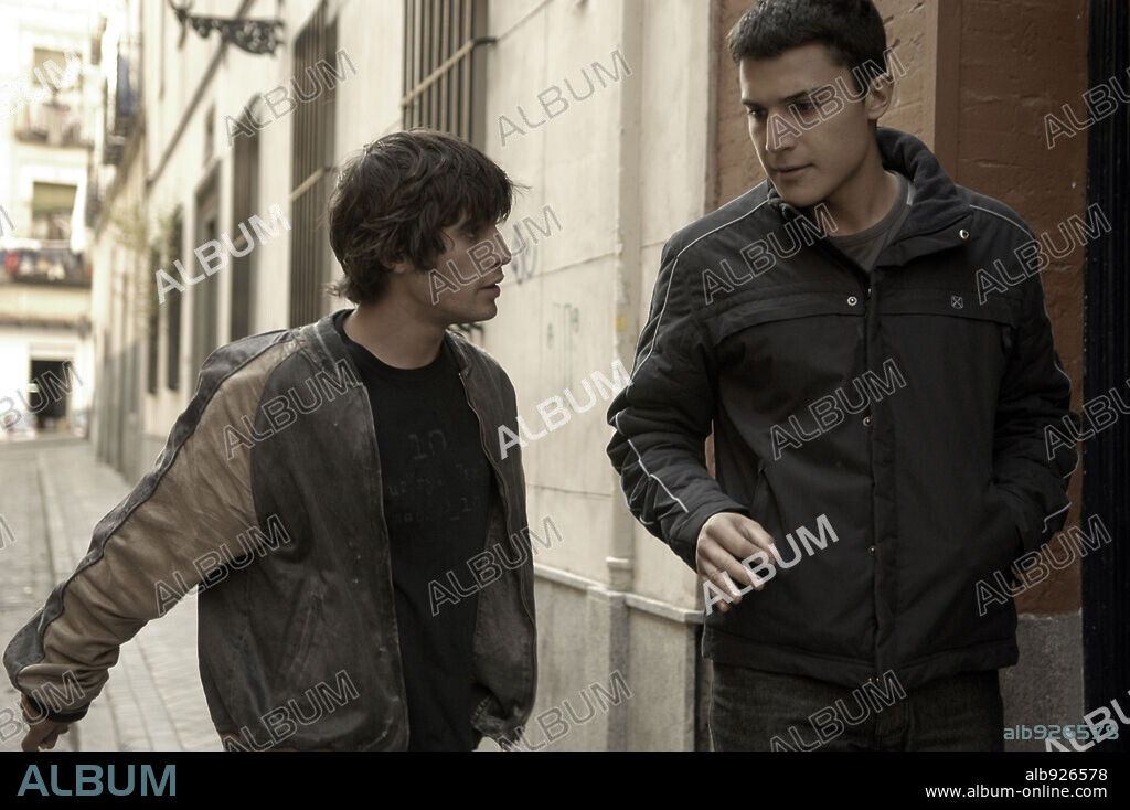 ALBERTO FERREIRO and ALEX GONZALEZ in SEGUNDO ASALTO, 2005, directed by DANIEL CEBRIAN. Copyright AIETE-ARIANE FILMS / NIETO, MATIAS.