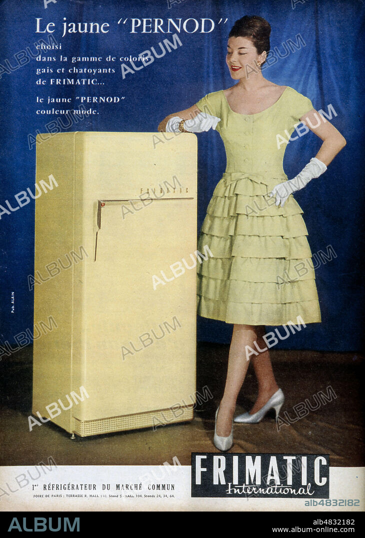 Publicite pour le refrigerateur 'jaune Pernod' de la marque Frimatic International publiee dans Paris Match du 16 mai 1959. Credit : Collection KHARBINE-TAPABOR.