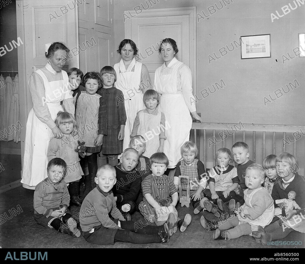 Göteborg - 1928-01-26 - Barnsjukhus - Barnpassning *** Local Caption *** GT Låda 1928-02. KAMERAREPORTAGE.