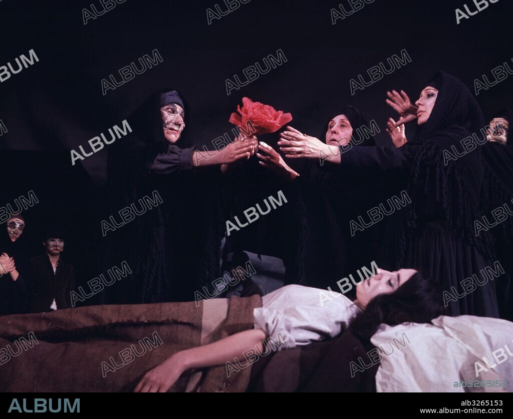 VALLE INCLAN , RAMON MARIA DEL. ESCRITOR ESPAÑOL . VILLANIEVA DE AROSA 1869-1936. TEaTRO." LA ROSA DE PAPEL " , REPRESENTACION TEATRAL EN MADRID , AÑO 1967.
