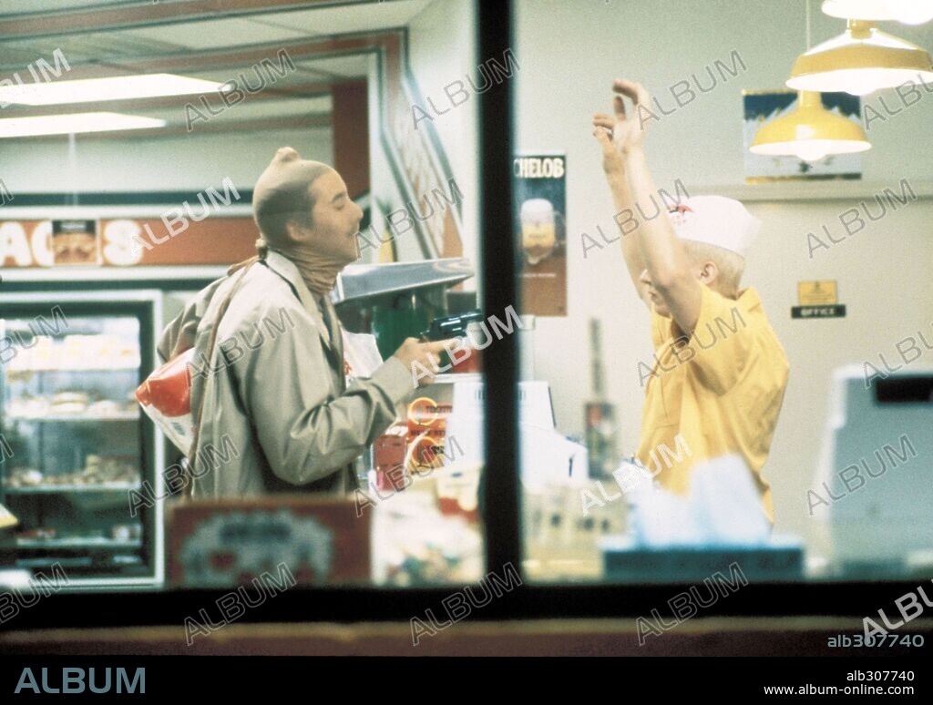 NICOLAS CAGE en ARIZONA BABY, 1987 (RAISING ARIZONA), dirigida por ETHAN COEN y JOEL COEN. Copyright 20TH CENTURY FOX.
