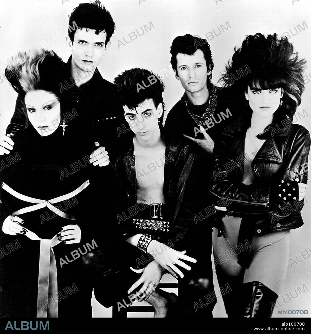 El grupo español de música pop, Alaska y los Pegamoides. De izquierda a derecha; Alaska, Carlos Berlanga, Eduardo Benavente, Nacho Canut y Ana Curra.