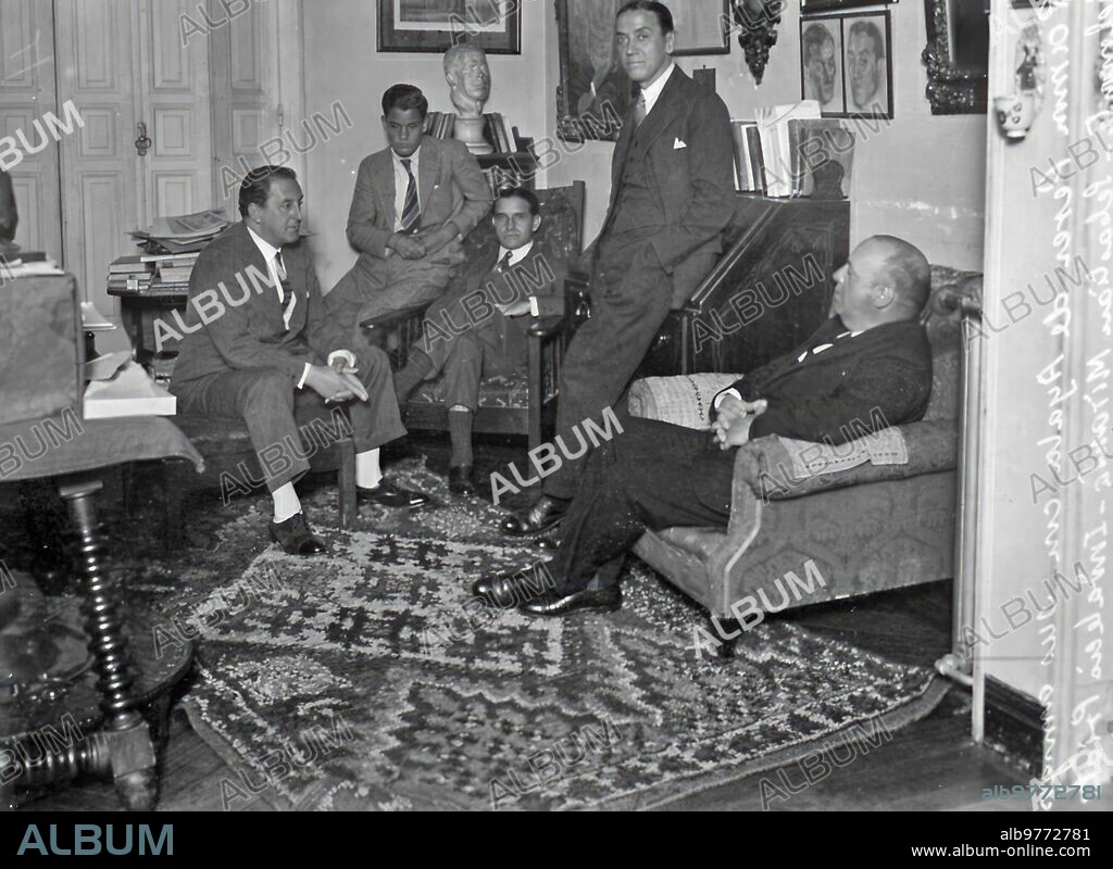 ALFONSO SÁNCHEZ PORTELA. 1930. Ramón Pérez de Ayala, gathering at his house with Some Intimate Friends and his son Juan.
