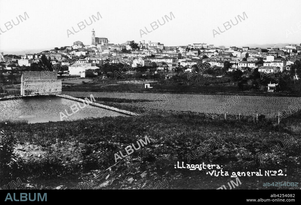 Tarjeta postal de Llagostera, campos de cultivo y vista general de la población. Fotografía de Valentí Fargnoli Yannetta (1885-1944). Año 1915.