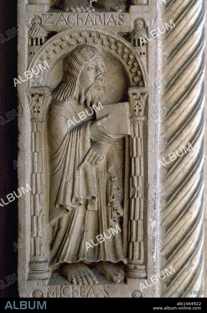 ZACARIAS (s. -V). Uno de los doce profetas menores. Detalle de un bajorrelieve con la representación del profeta que se encuentra en la fachada de la Catedral de Módena (Italia) .