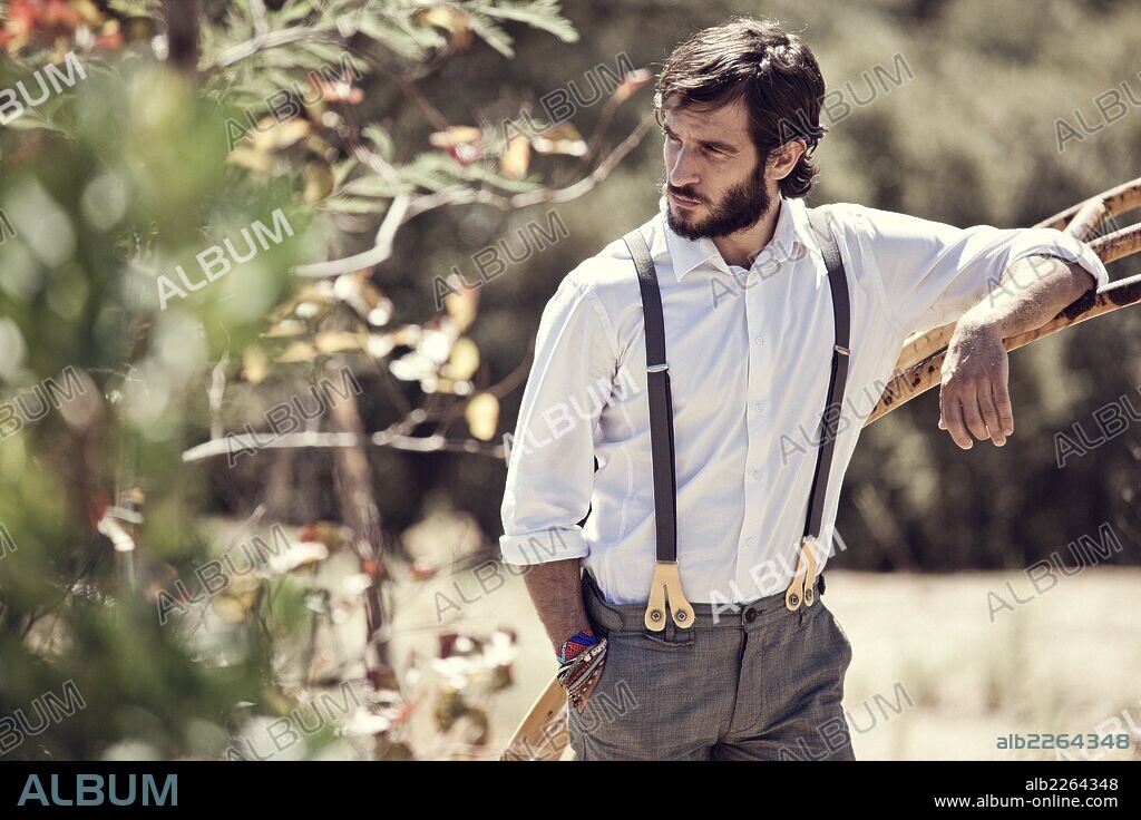 QUIM GUTIERREZ in FAMILY UNITED, 2013 (LA GRAN FAMILIA ESPAÑOLA), directed by DANIEL SANCHEZ AREVALO. Copyright ATIPICA FILMS/MOD PRODUCCINES/ANTENA 3 FILMS.