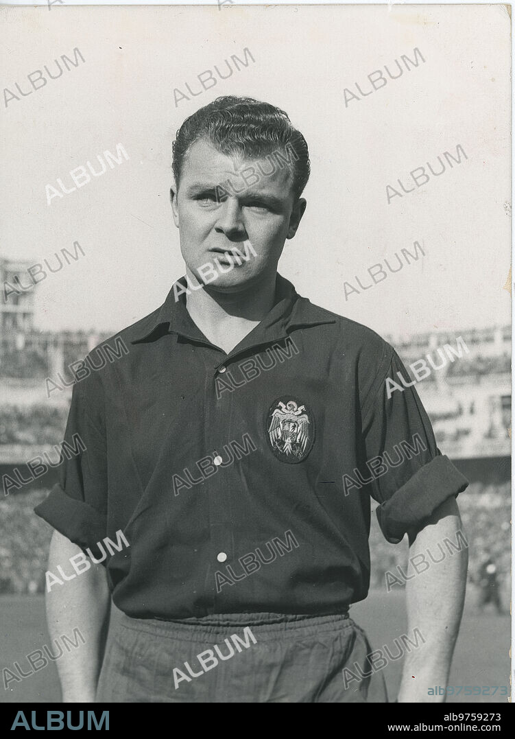 1954 (CA.). Ladislao Kubala en un encuentro de la selección española.