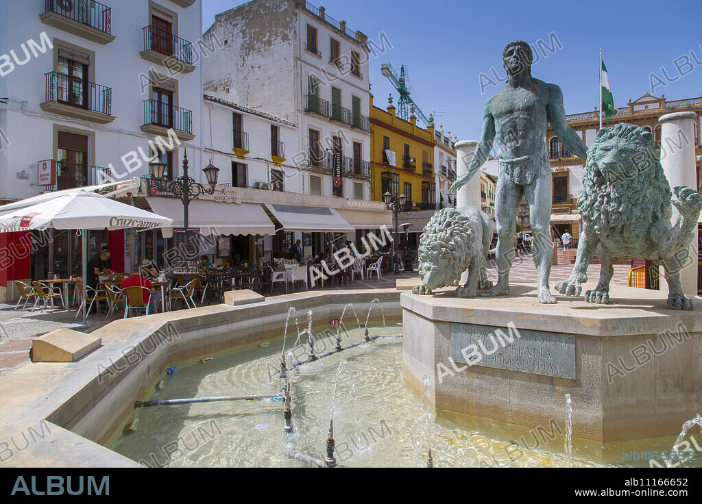 Fountain and restaurants, Plaza del Socorro, Ronda, Andalusia, Spain, Europe.