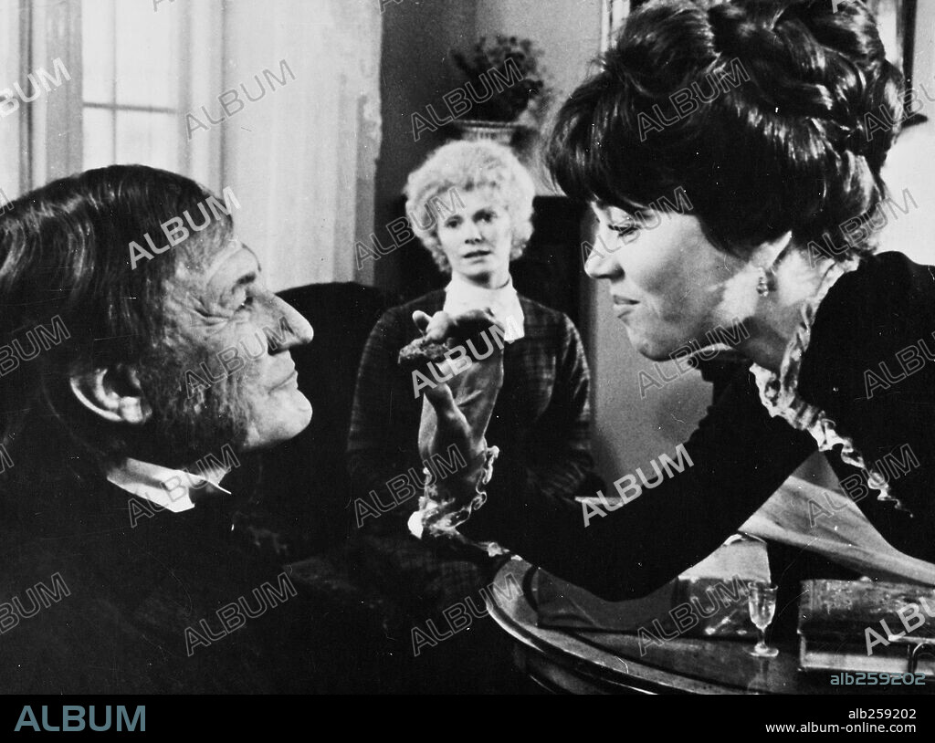 DELPHINE SEYRIG, JANE FONDA and TREVOR HOWARD in A DOLL'S HOUSE, 1973, directed by JOSEPH LOSEY. Copyright WORLD FILM SERVICES.