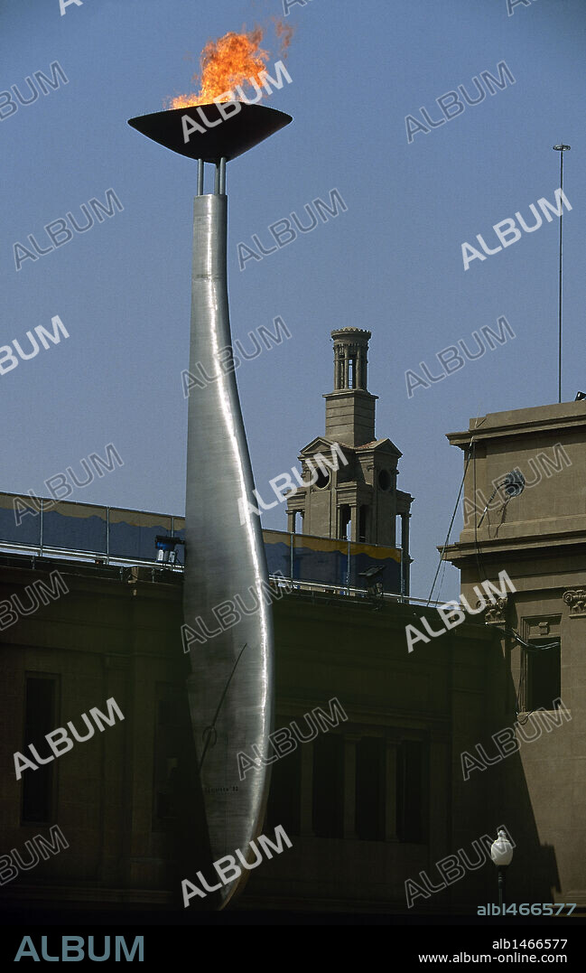 JUEGOS OLIMPICOS "BARCELONA'92". Detalle del PEBETERO con la llama olímpica durante una de las competiciones celebradas en el Estadio de Montjuïc. Barcelona. Cataluña. España.