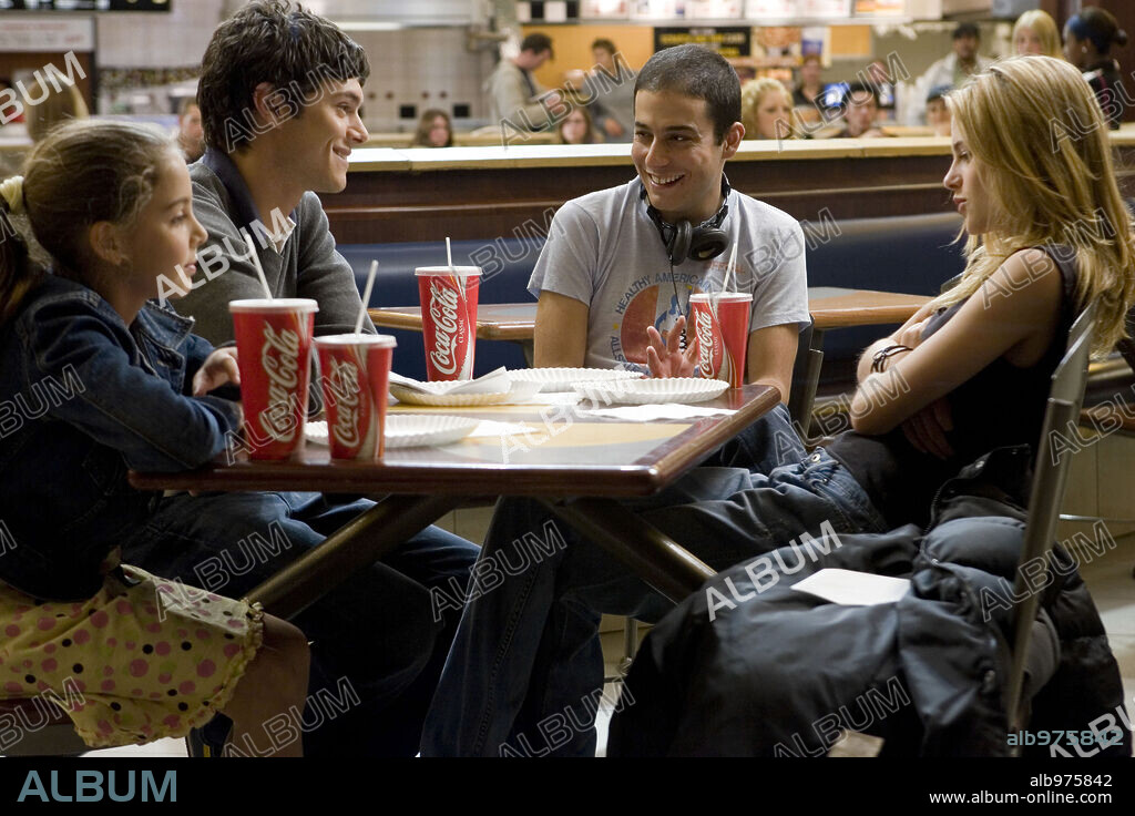 ADAM BRODY, JONATHAN KASDAN, KRISTEN STEWART y MAKENZIE VEGA en ENTRE MUJERES, 2007 (IN THE LAND OF WOMEN), dirigida por JON KASDAN y JONATHAN KASDAN. Copyright WARNER INDEPENDENT PICTURES / SEBASTIAN, LOREY.
