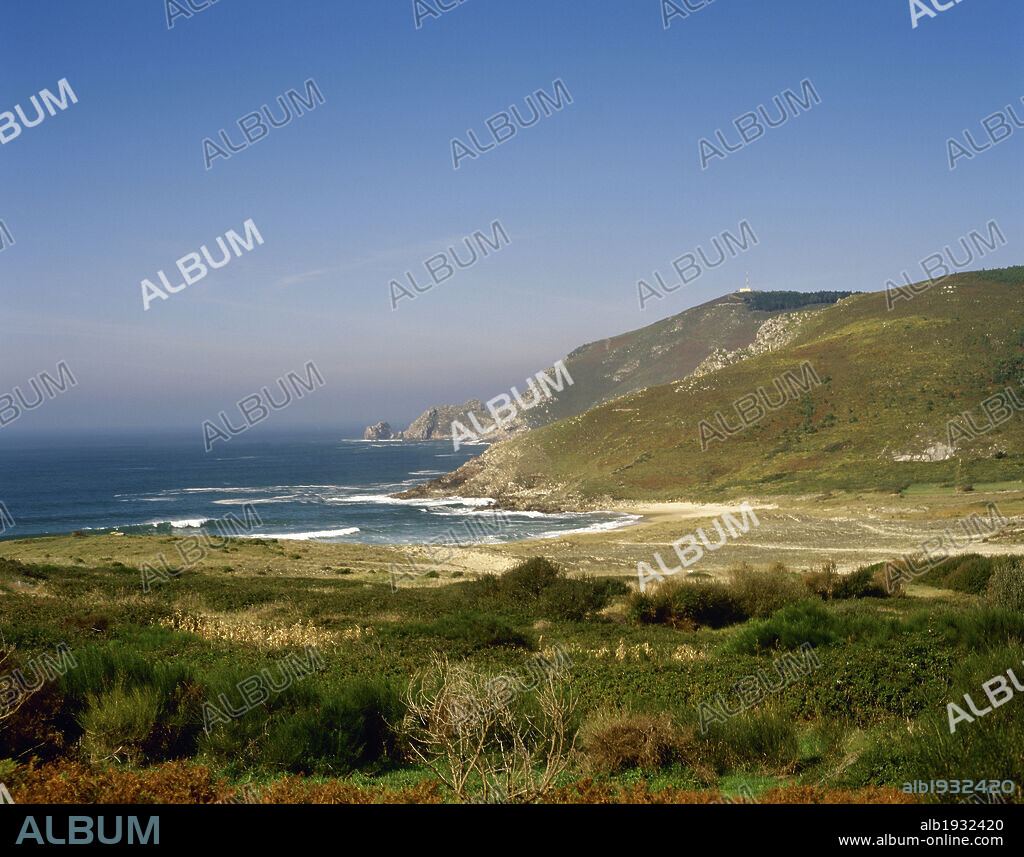 Galicia. Finisterre (Fisterra). Vista de la Playa Mar de Fora y el Cabo de la Nave (Cabo da Nave) en segundo término. Provincia de A Coruña. España.