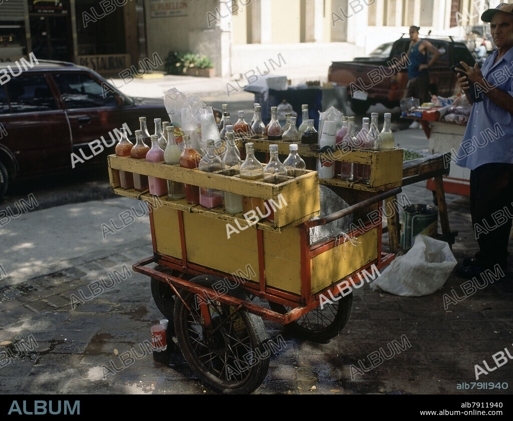 PUESTO AMBULANTE DE VENTA DE HELADOS GRANIZADOS DE SABORES - FOTO AÑOS 90.