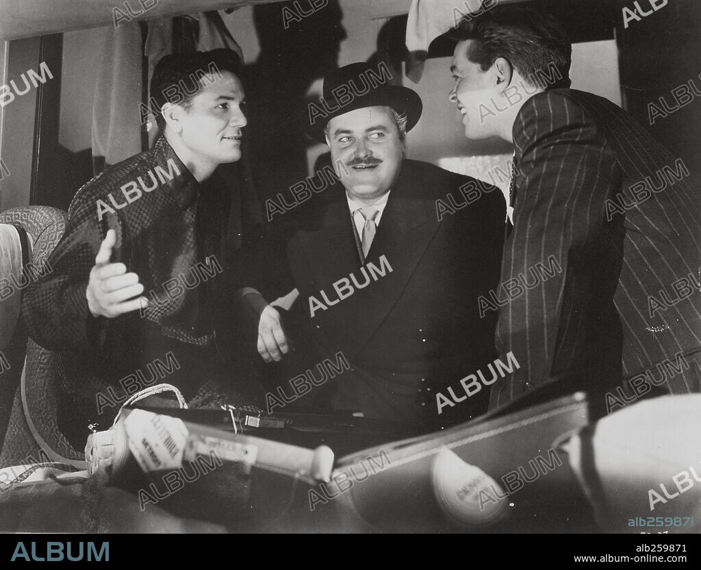 JOHN GARFIELD, JOSEPH PEVNEY and WILLIAM CONRAD in BODY AND SOUL, 1947, directed by ROBERT ROSSEN. Copyright UNITED ARTISTS.