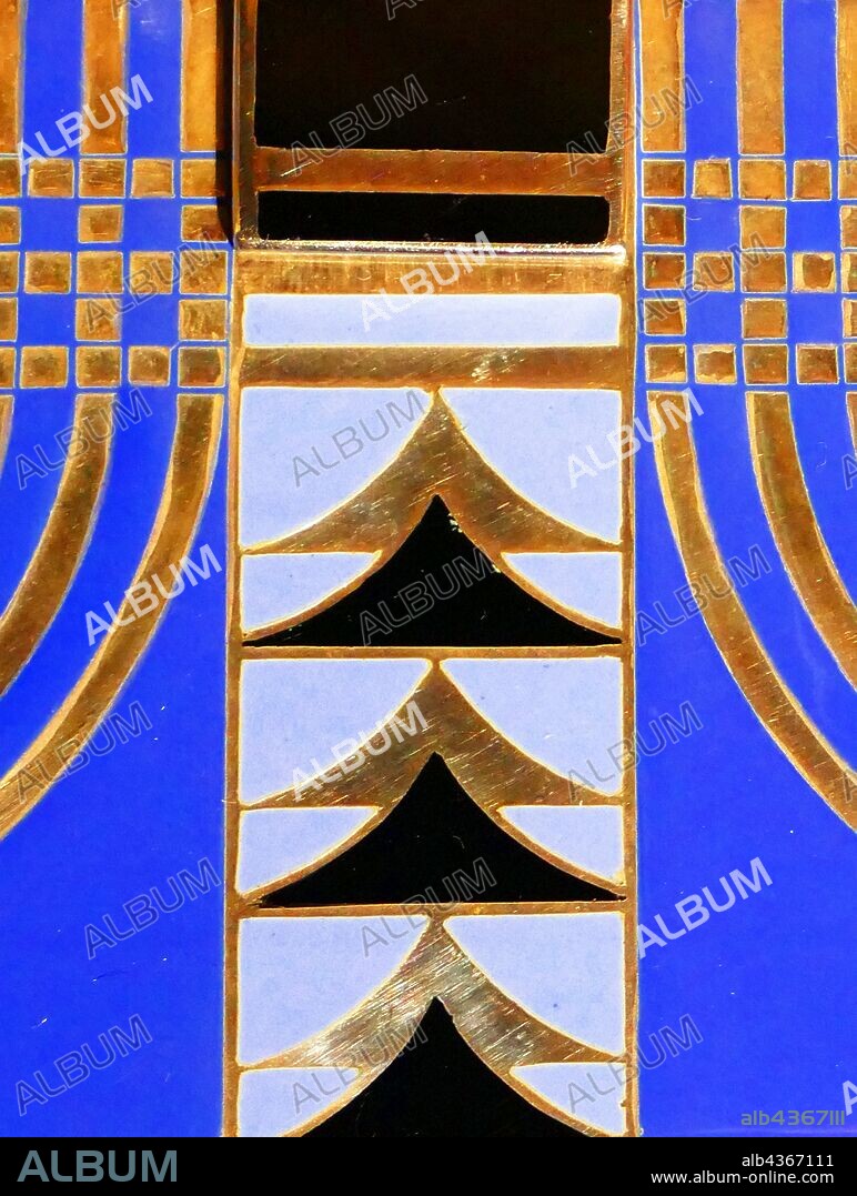 GÉRARD SANDOZ. Vanity case, Compaq, French, made in Paris, 1925 by August Peyroula. Silver and silver gilt plus enamel. Designed by Gerard Sandoz.