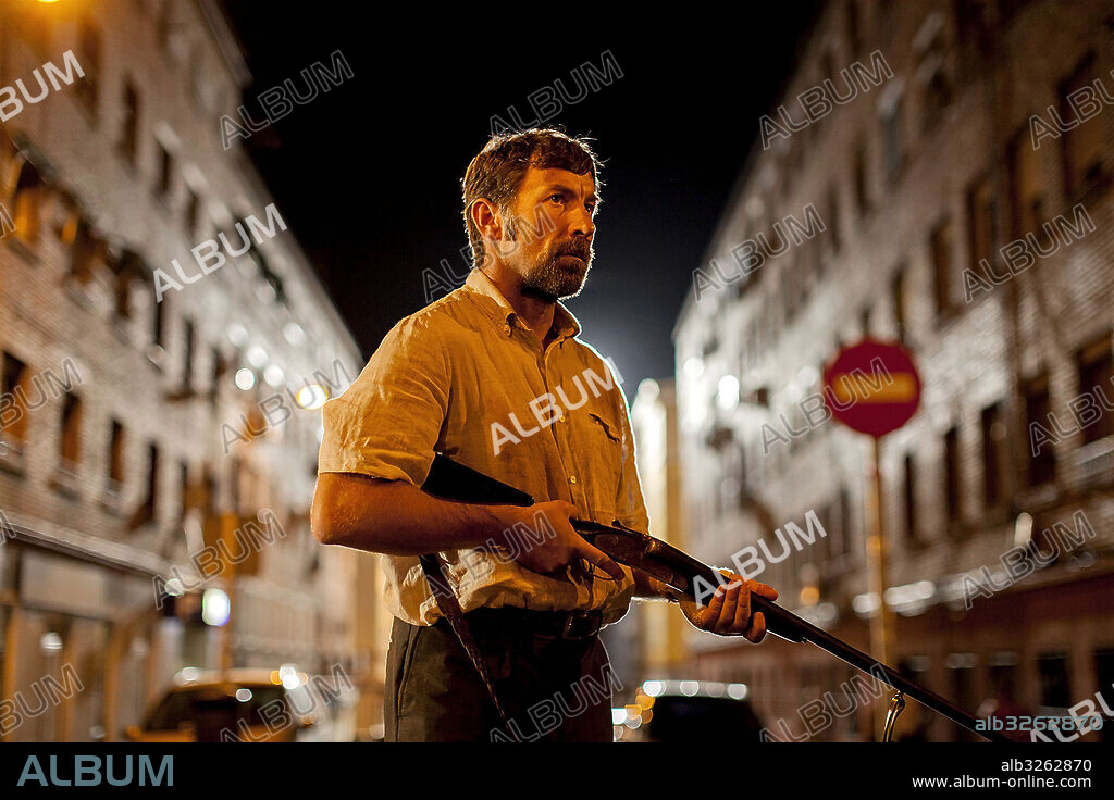 ANTONIO DE LA TORRE en TARDE PARA LA IRA, 2016 (THE FURY OF A PATIENT MAN), dirigida por RAUL AREVALO. Copyright AGOSTO LA PELICULA/ LA CANICA FILMS.