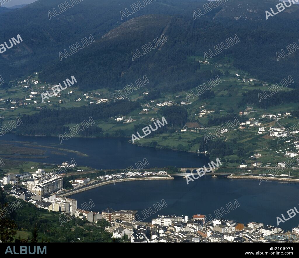 GALICIA. VIVEIRO. Panorámica de la localidad y de la ría homónima. Comarca de A Mariña Occidental. Provincia de Lugo. España.