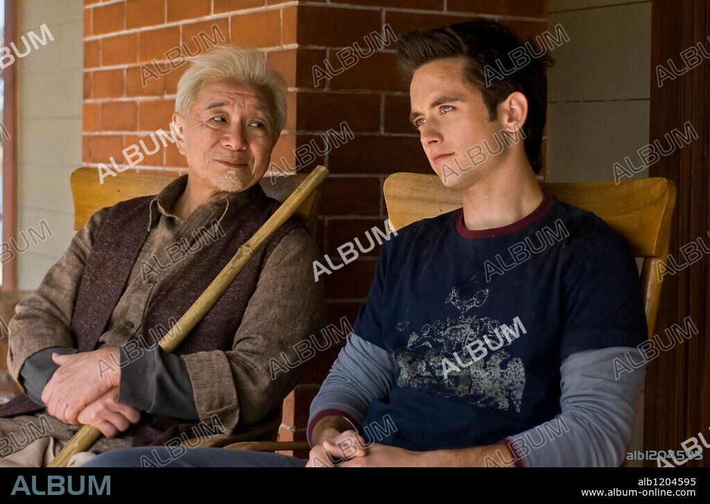 JUSTIN CHATWIN y RANDALL DUK KIM en DRAGONBALL EVOLUTION, 2009, dirigida por JAMES WONG. Copyright DUNE ENTERTAINMENT/STAR OVERSEAS/TWENTIETH CENTURY FOX / GAVICA, MARTIN.