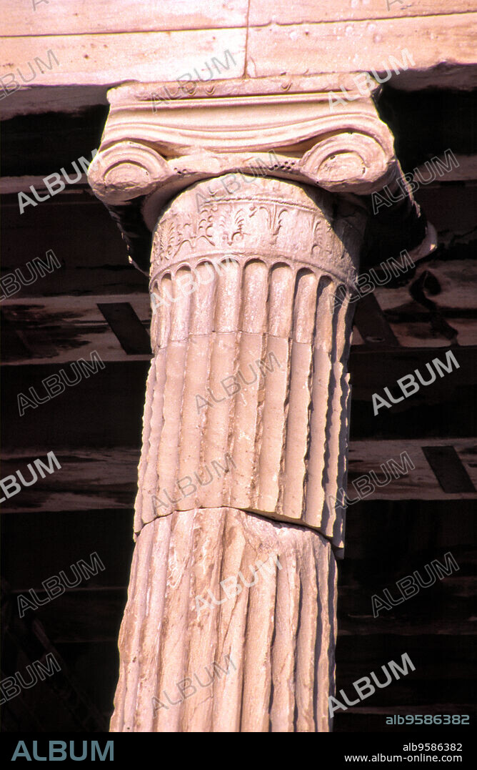 Columna Jonica. Erecteón (406a.c.). Acropólis. Atenas.Ática. Sterea Ellada. Grecia.