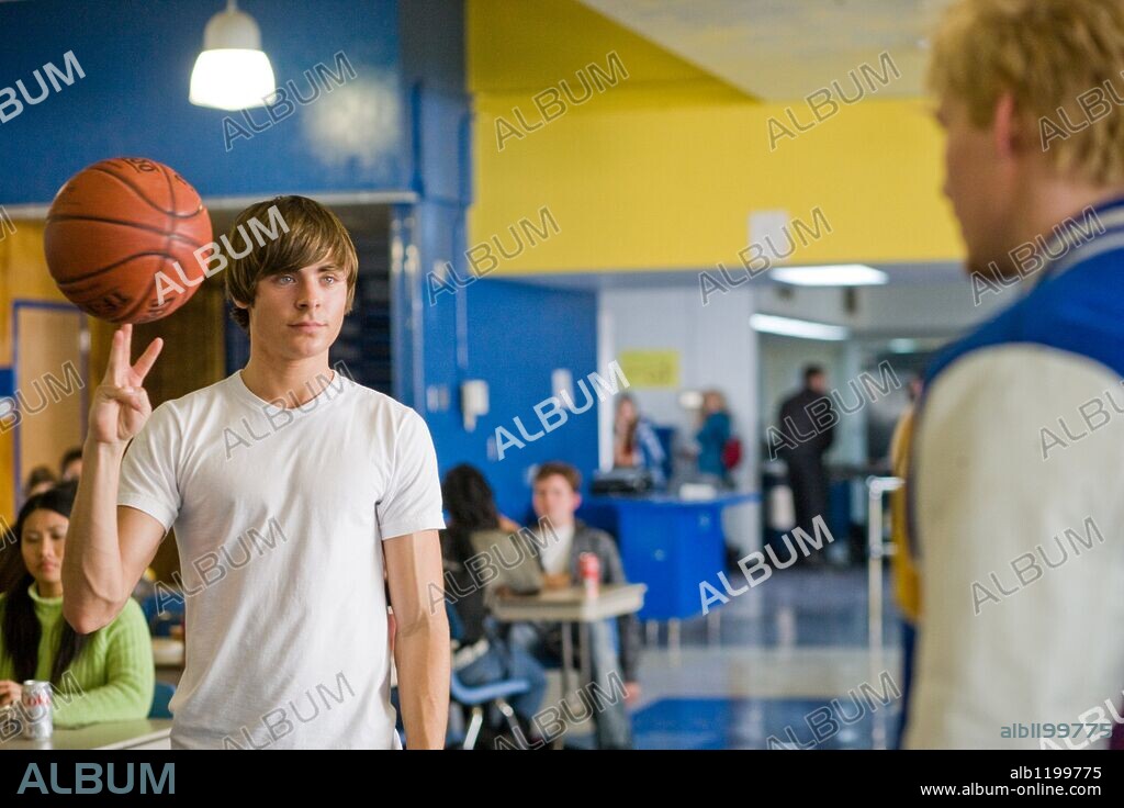 HUNTER PARRISH et ZAC EFRON dans 17 AGAIN, 2009, réalisé par BURR STEERS. Copyright OFFSPRING ENTERTAINMENT / ZLOTNICK, CHUCK.