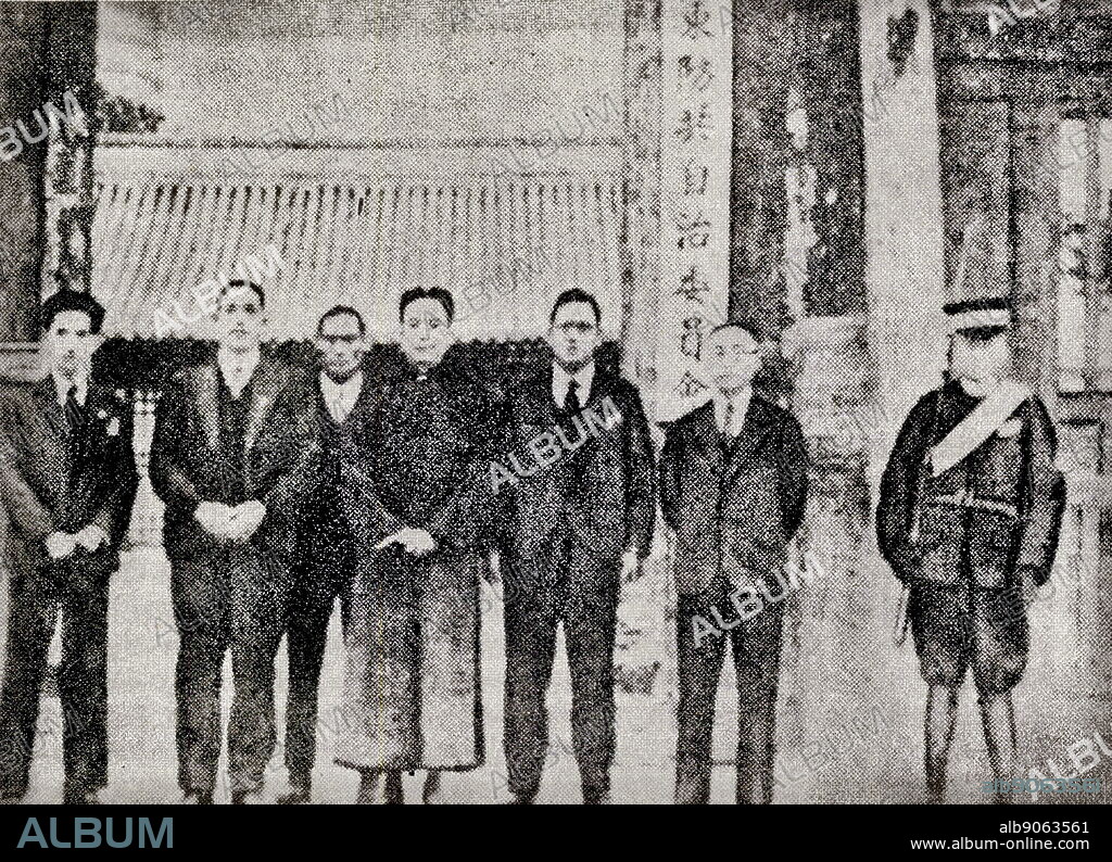 In November, a traitor to China, Yin Rugeng, starts the "Autonomy movement of the Hubei Five Provinces (Hebei, Shandong, Shanxi, Chahaer, Suiyuan)", and establishes "Anti- Communist Ji dong Autonomy Government! Pictured are Yin Rugeng (fourth to the left) among other traitors.