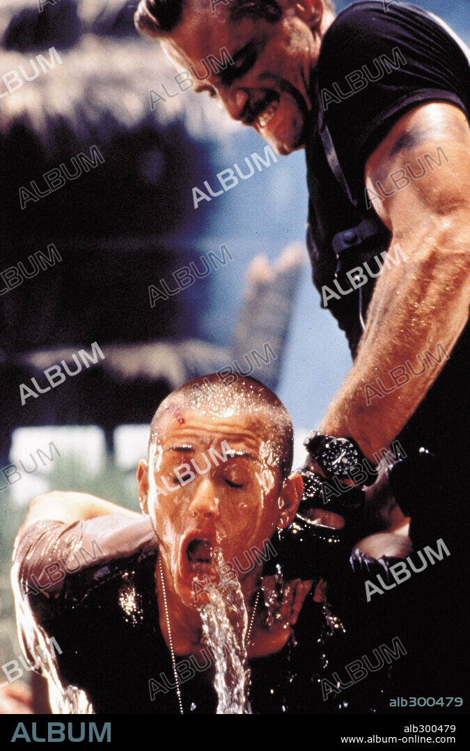 DEMI MOORE and VIGGO MORTENSEN in G. I. JANE, 1997, directed by RIDLEY SCOTT. Copyright HOLLYWOOD PICTURES.