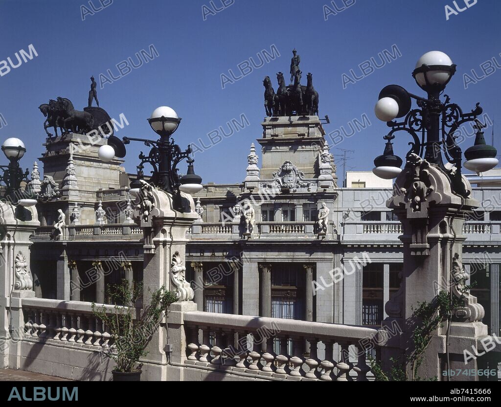 HIGINIO BASTERRA (1876-1957). EDIFICIO BANCO BILBAO CALLE ALCALA LAS CUADRIGAS - FOTO AÑOS 80.