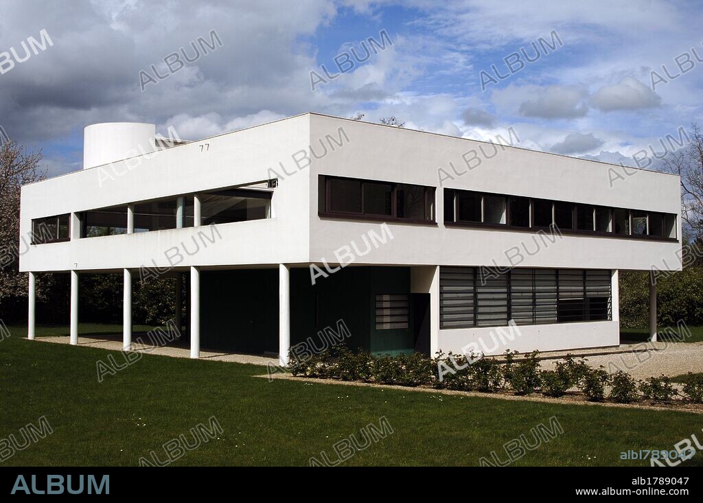 LE CORBUSIER and PIERRE JEANNERET. France. Poissy. Villa Savoye. Designed by Swiss architects Le Corbusier (1887-1965). 1928-1931. International style.