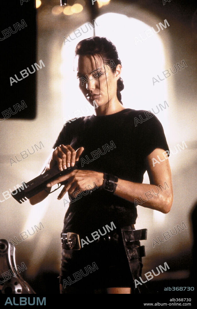 ANGELINA JOLIE in LARA CROFT: TOMB RAIDER, 2001, unter der Regie von SIMON WEST. Copyright PARAMOUNT PICTURES / BAILEY, ALEX.