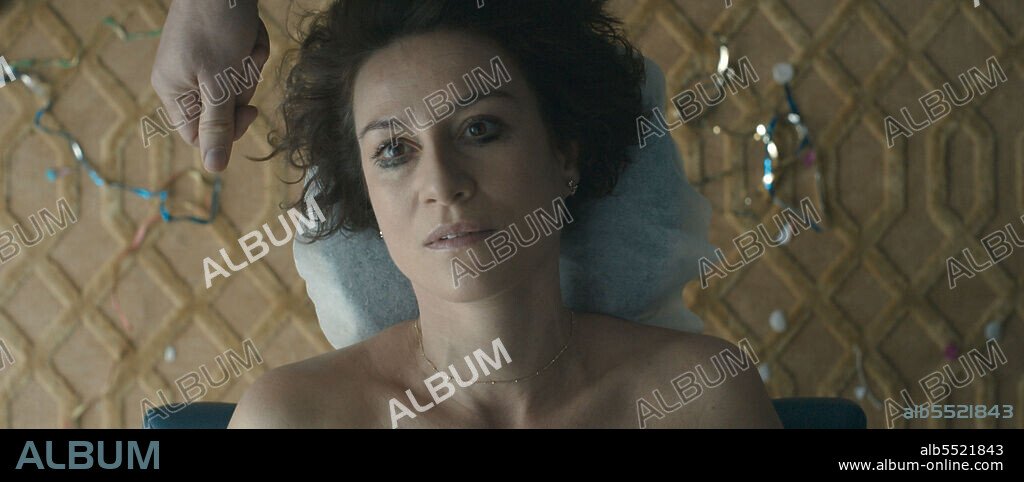 MAJA OSTASZEWSKA in NEVER GONNA SNOW AGAIN, 2020 (SNIEGU JUZ NIGDY NIE BEDZIE), directed by MALGORZATA SZUMOWSKA and MICHAL ENGLERT. Copyright Lava Films / Match Factory Productions.