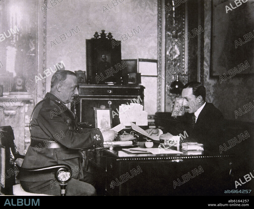 PRIMER DESPACHO ENTRE ALFONSO XIII Y PRIMO RIVERA EN EL PALACIO DE ORIENTE - 9-9-1923.