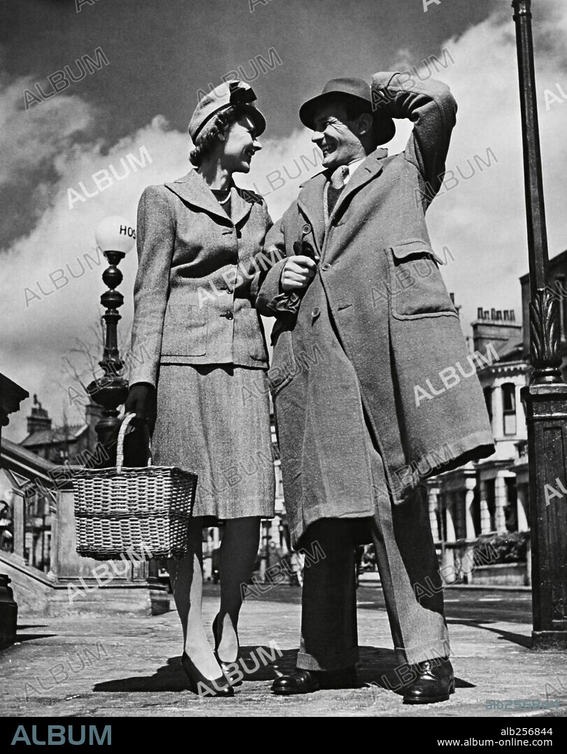 CELIA JOHNSON and TREVOR HOWARD in BRIEF ENCOUNTER, 1945, directed by DAVID LEAN. Copyright CINEGUILD.