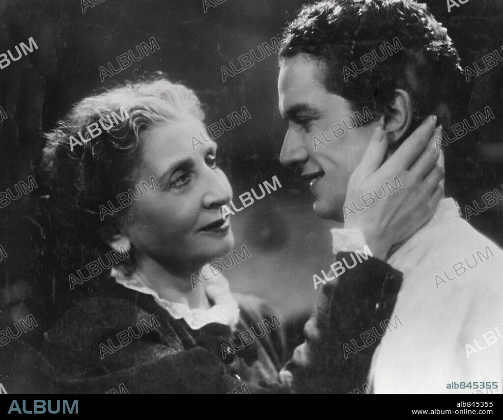 EMMA GRAMATICA y LEONARDO CORTESE en ABNEGACION DE MADRE, 1938 (JEANNE DORÉ). Copyright SCALERA FILMS.
