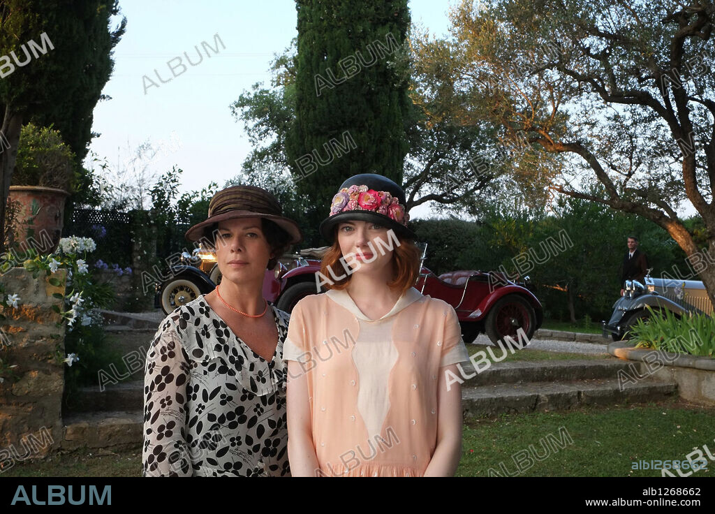 EMMA STONE y MARCIA GAY HARDEN en MAGIA A LA LUZ DE LA LUNA, 2014 (MAGIC IN THE MOONLIGHT), dirigida por WOODY ALLEN. Copyright PERDIDO PRODUCTIONS.
