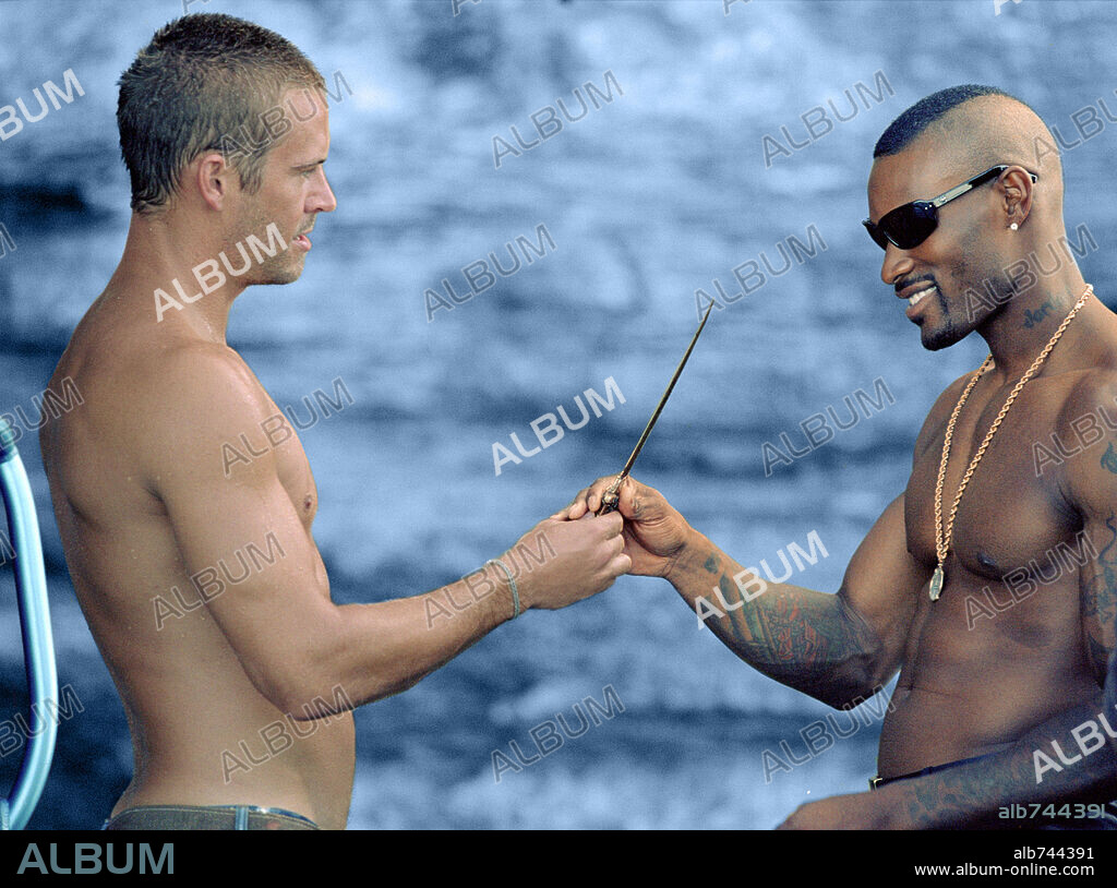 PAUL WALKER and TYSON BECKFORD in INTO THE BLUE, 2005, directed by JOHN STOCKWELL. Copyright COLUMBIA PICTURES.
